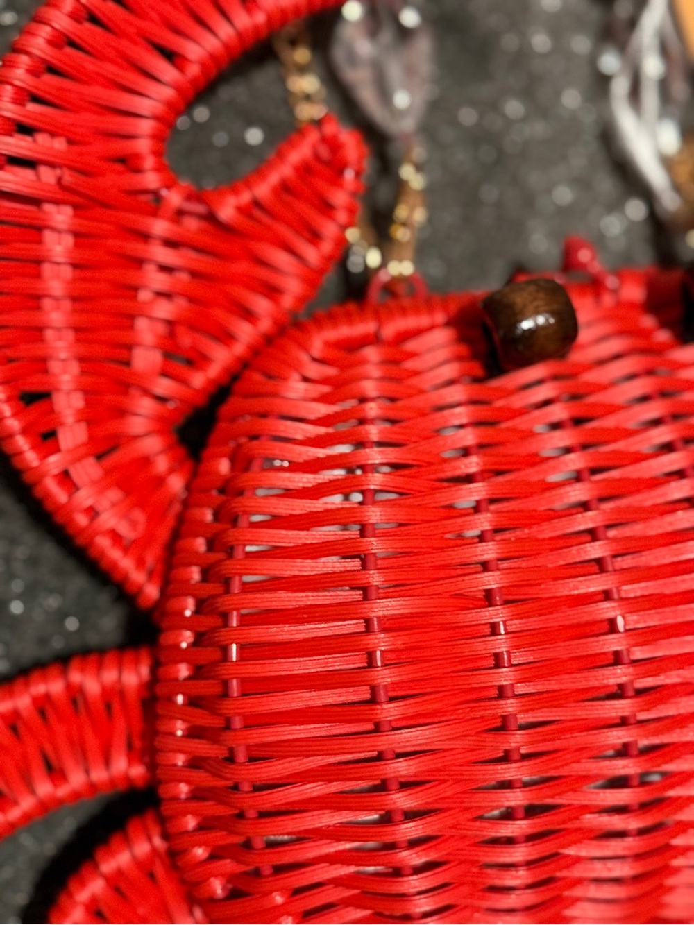 Tommy Bahama Red Wicker Crab Crossbody Bag - Picture 3 of 5